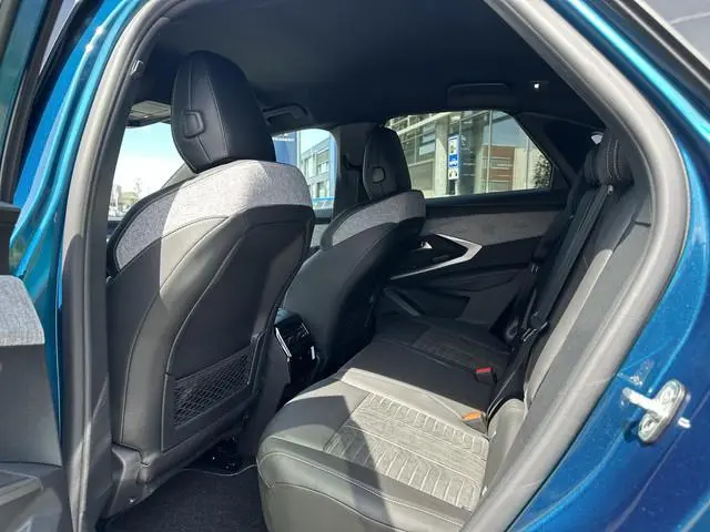 Peugeot e-3008