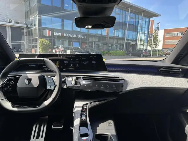 Peugeot e-3008