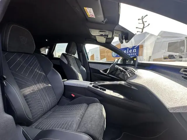 Peugeot e-3008