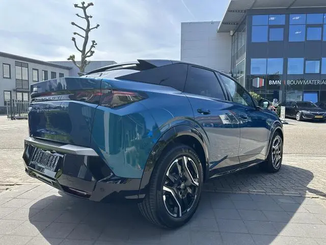 Peugeot e-3008
