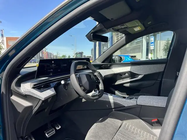 Peugeot e-3008