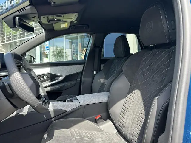 Peugeot e-3008
