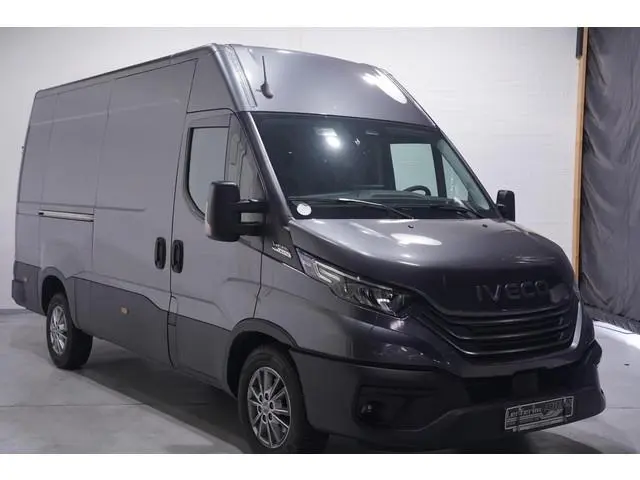 Iveco Daily 35S21 210 pk Aut. L2H2 Nieuw Navi, Camera Laadruimte Pakket, LED Koplampen, Trekhaak 3.5...