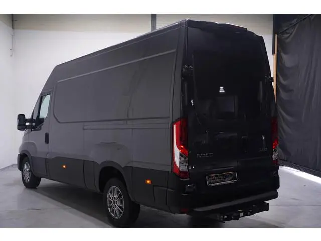 Iveco Daily 35S21 210 pk Aut. L2H2 Nieuw Navi, Camera Laadruimte Pakket, LED Koplampen, Trekhaak 3.5...