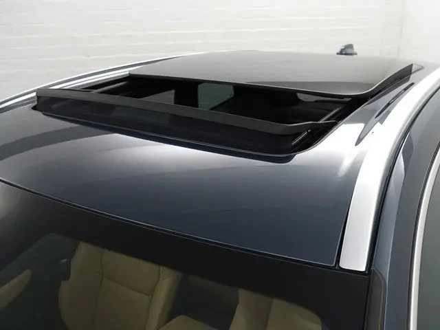 Volvo XC60 2.0 T6 Plug-in hybrid AWD Inscription- Panoramadak, Elek Trekhaak, Stuur/Stoelverwarming,...