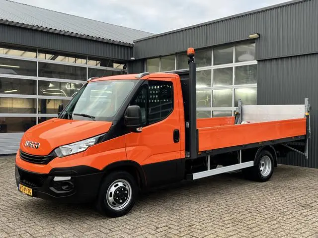 Iveco Daily 35C14 2.3 375 Laadklep 500kg Trekhaak 3500kg trekgewicht Airco 2-Persoons Open laadbak P...