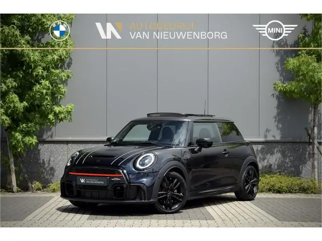 MINI 3-Deurs 2.0 Cooper S John Cooper Works | Panoramadak | Harman Kardon | Keyless | Achteruitrijca...