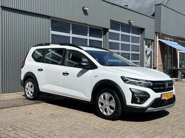 Dacia Jogger 1.0 TCe 110 7-Persoons Airco Cruise controle Trekhaak 1200kg trekgewicht Radio Elektris...