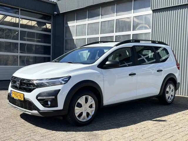 Dacia Jogger 1.0 TCe 110 7-Persoons Airco Cruise controle Trekhaak 1200kg trekgewicht Radio Elektris...