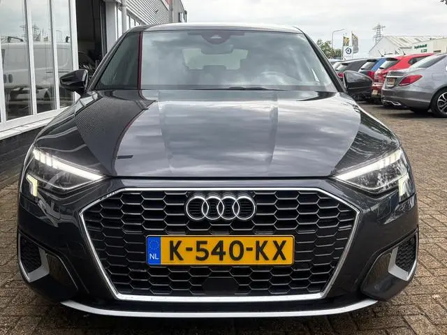 Audi A3 Sportback 30 TFSI Business edition | Sportstoelen | Zwartehemel | Apple Carplay | Stoelverwa...