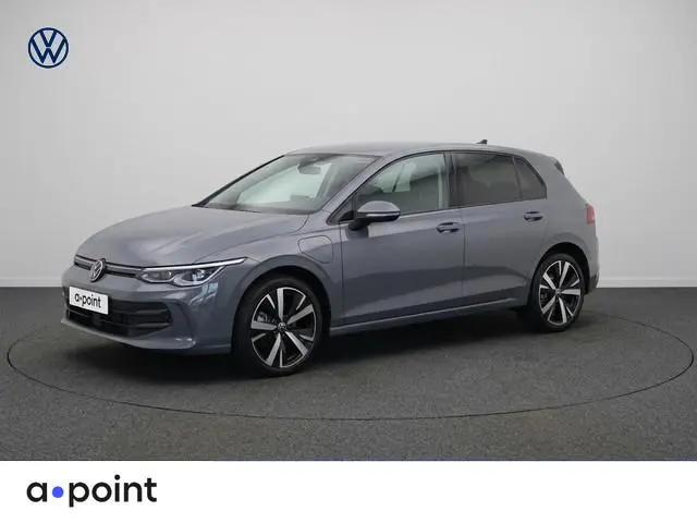 Volkswagen Golf Life Edition 1.5 eHybrid 150 kW / 204 PK Hatchback / Trekhaak / Carplay / 19 Inch