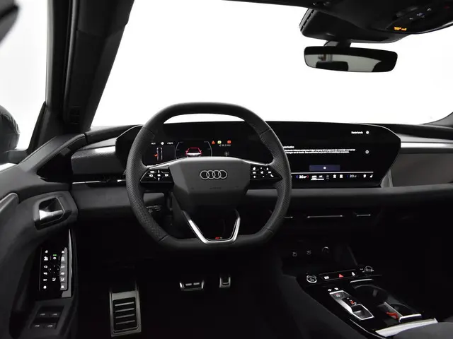 Audi A6 Avant e-tron S edition 367 PK · Tech pro · Panorama glasdak · Sportstoel plus leder zwart ·...