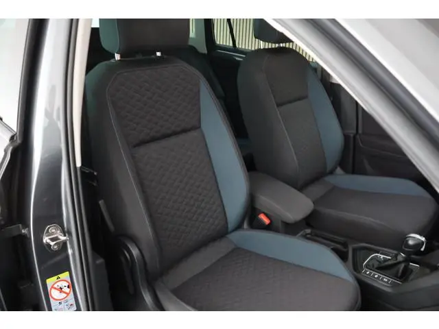 Volkswagen Tiguan 1.5 TSI 150pk DSG Highline Business R Trekhaak Panoramadak Camera Stoelverwarming...