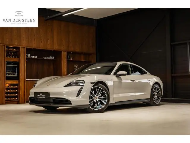 Porsche Taycan Performance 93 kWh Passenger Display | Pano | Chrono | 360 Camera