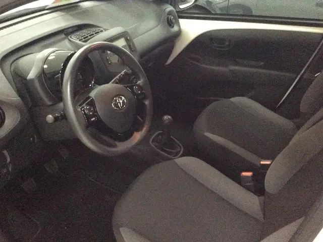 TOYOTA Aygo 1.0 VVT-i 72pk 5D x-fun * Direct Leverbaar!