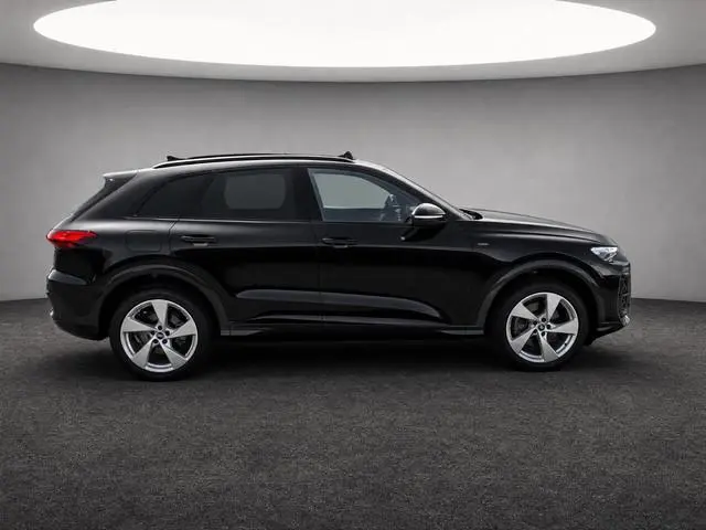 Audi Q5 2.0TFSIe-hybrid 220kW/299PK quattro S Line · Panoramadak · Trekhaak · 360°Camera + Parkeerse...