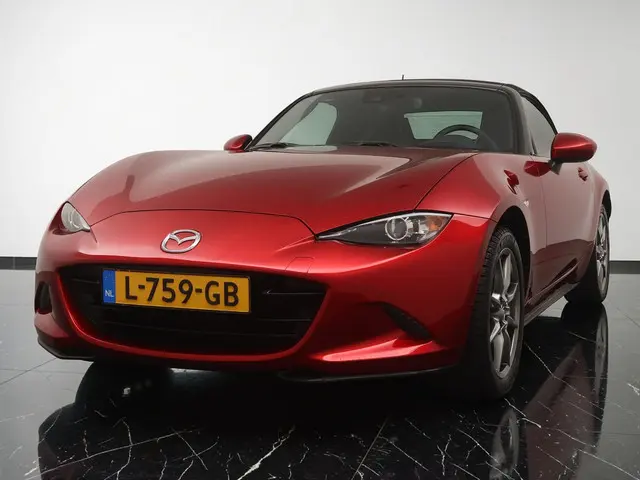 Mazda MX-5 1.5 SkyActiv-G 132PK Luxury Roadster - Lederen bekleding - Climate control - Cruise contr...