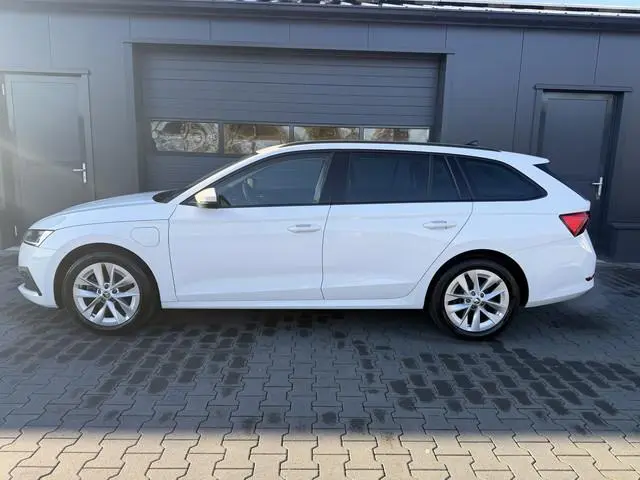ŠKODA Octavia Combi 1.4 TSI iV PHEV Business Edition Bj 2022,Navi,18inch,Cruise,Pdc 204pk