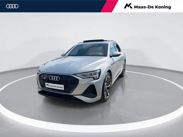 Audi E-tron 55 300kW/408PK S Line 95Kwh · Panoramadak · Leder/Alcantara · 360°Camera + Parkeersensor...