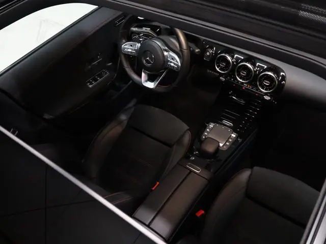 Mercedes-Benz CLA-klasse 250 e Premium Plus AMG-Line [SOH 100%, TREKHAAK UITKLAPBAAR, SCHUIFKANTELDA...