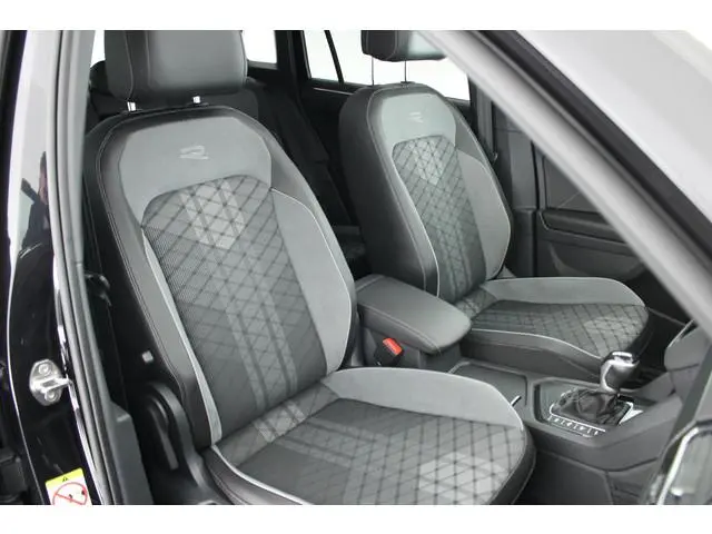 Volkswagen Tiguan 1.4 TSI 245pk eHybrid R-Line Business+ Black Style Panoramadak Trekhaak Stoelverwa...