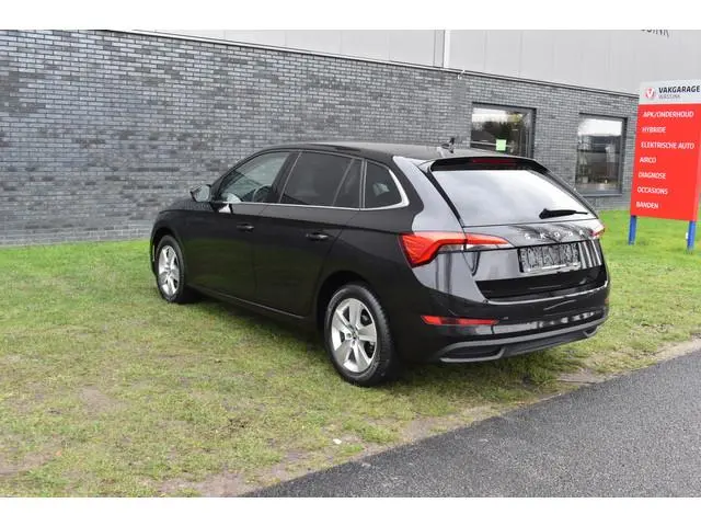 ŠKODA Scala 1.0 TSI Ambition Automaat Carplay Navigatie Front/lane assist Stoelverwarming Parkeer se...