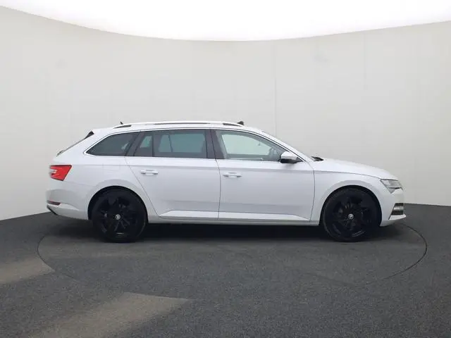 Skoda Superb Combi 1.4TSIiV 160kW/218PK Business Edition DSG · Panoramadak · Trekhaak · Apple/Androi...