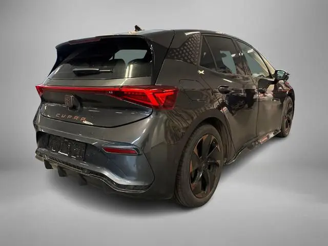 CUPRA Born 204pk Essential 62 kWh · Panoramadak · SOH 95,7% · Camera ·  P-Sensoren · Apple/Android C...