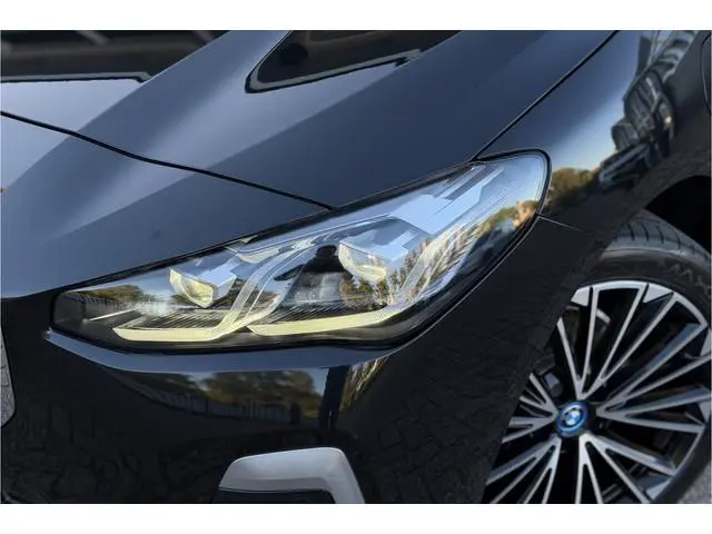 BMW 2-serie Active Tourer 225e xDrive M-Sport | Panodak | Leder | 360 Camera | Comfort Access