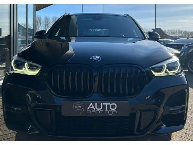 BMW X1 xDrive25e | PANO | 19" | HUD | H&K | 1ste Eigenaar | LED | FULL OPTION! | Dealer Onderhouden!