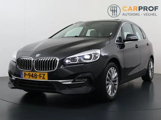 BMW 2-serie Active Tourer 218i Pano | Trekhaak | Camera |  NAP