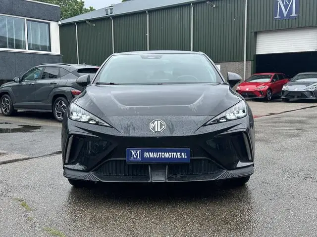 Mg MG4 Electric Luxury 64 kWh VAN: 24.900,- VOOR: 22.877,- UW WKVOORDEEL: 2.023,- | SOH 95% | 14K KM...