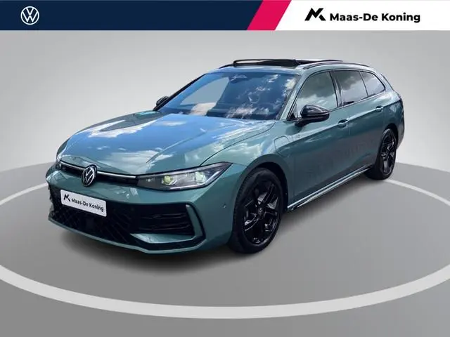 Volkswagen Passat Variant 1.5eHybrid 200kW/272PK R-Line DSG · Panoramadak · Leder · Trekhaak · 360°C...