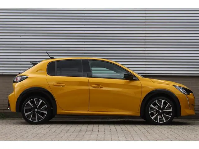Peugeot 208 1.2 PureTech 131PK GT-Line | Panoramadak | 3D Cockpit | BLIS | Navigatie
