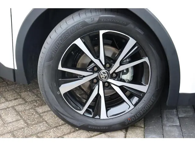 Toyota C-HR 1.8 Hybrid 140 Dynamic Trekhaak, Nieuw en direct leverbaar met €3.500 inruilvoordeel
