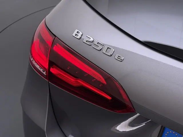 Mercedes-Benz B-klasse 250 e AMG Line | Distronic Trekhaak Multibeam Night