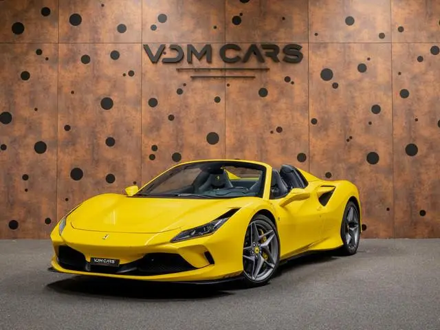 Ferrari F8 Spider 3.9 V8 HELE | Lift | Carbon | Racing Seats | Camera |
