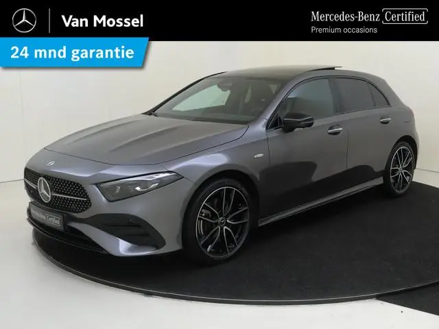 Mercedes-Benz A-klasse 250 e Business Solution AMG Panoramadak / Memorystoelen / 20 inch wielen