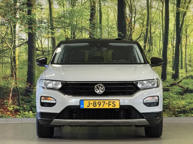 Volkswagen T-Roc 1.5 TSI Sport | Apple Carplay | Android Auto | Navigatie | Camera | Adaptieve Cruis...