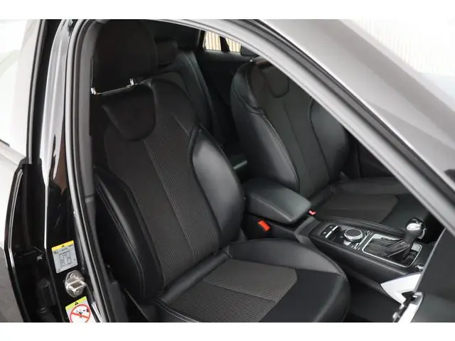 Audi Q2 35 TFSI 150pk S-Tronic S Edition Virtual Cockpit Stoelverwarming Camera 2x S-Line