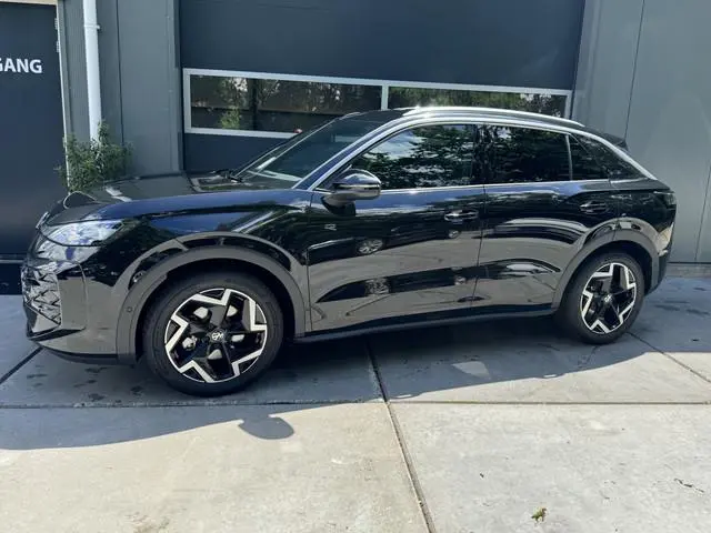 Volkswagen T-Roc 1.5 eTsi 150pk DSG R-Line First Edition Virtual Cockpit Carplay Trekhaak Camera Key...