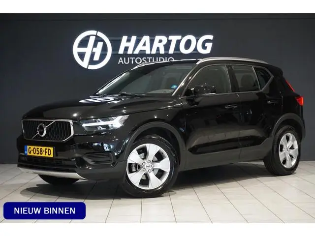 Volvo XC40 1.5 T3 Momentum Pro + DEALER ONDERHOUDEN + CAMERA / CARPLAY