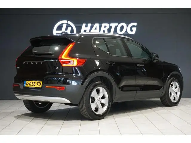 Volvo XC40 1.5 T3 Momentum Pro + DEALER ONDERHOUDEN + CAMERA / CARPLAY