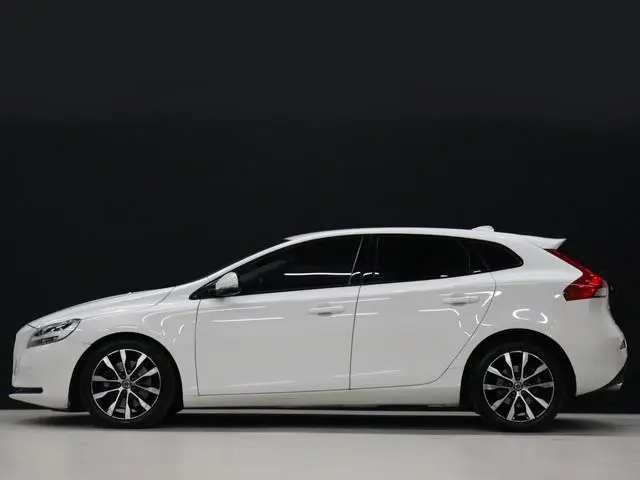 Volvo V40 1.5 T3 Dynamic Edition [CRUISE CONTROL, STOELVERWARMING, DIGITALE TELLER, BLUETOOTH, NAVIG...