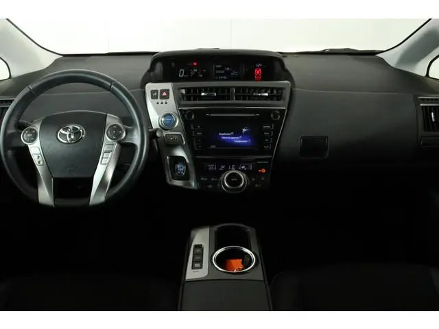 Toyota Prius + 1.8 Active