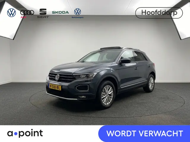 Volkswagen T-Roc 1.5 TSI Style 150 pk | Navigatie | Panoramadak | Trekhaak | Parkeersensoren | Achte...