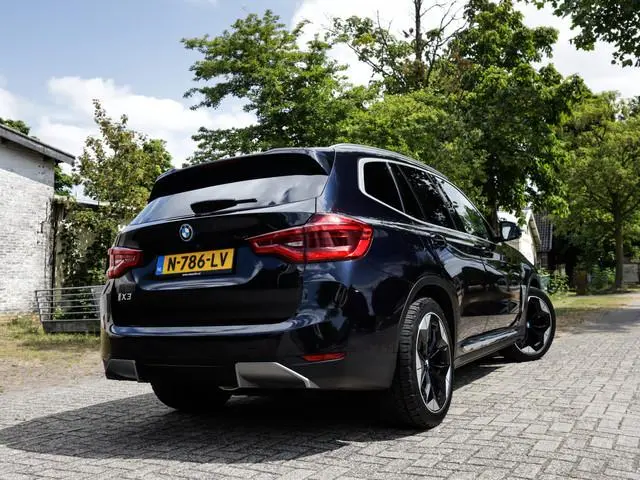 BMW iX3 High Executive 80 kWh 1e-Eig. & Keurig-Onderh. BOVAG-Garantie. NL-Auto.