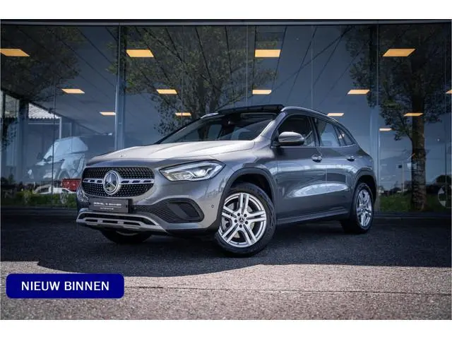 Mercedes-Benz GLA-klasse 250 e Style ** Panodak ** Trekhaak ** LED **