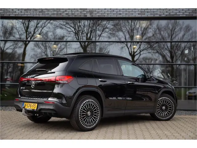 Mercedes-Benz EQA 250 Business Solution AMG 67 kWh SOH 97%, Panoramadak, Trekhaak, Head-up display,