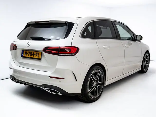 Mercedes-Benz B-klasse 200 Business Solution AMG | Stoelverwarming | Camera | Cruise | Elektrische a...